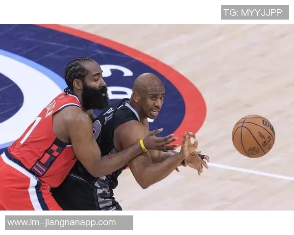 快船备战广州训练照曝光保罗小卡哈登科林斯齐聚场上展现默契