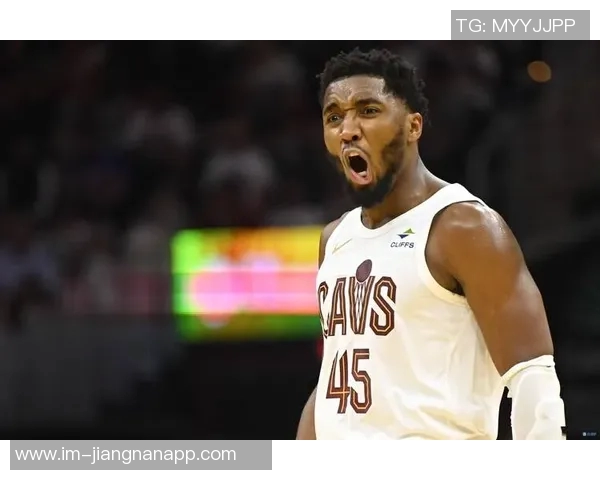 米切尔状态低迷上半场仅得5分6助攻表现令人失望 米切尔状态低迷上半场仅得5分6助攻表现令人失望