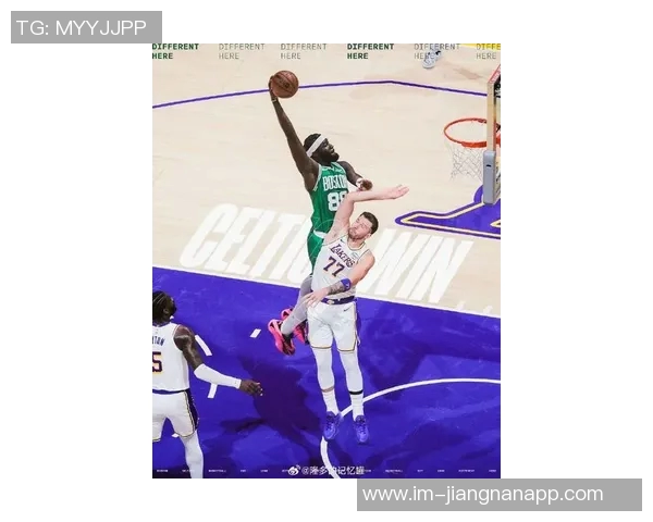 合力进攻展现实力首节杰伦布朗与普理查德双双贡献10分助力球队